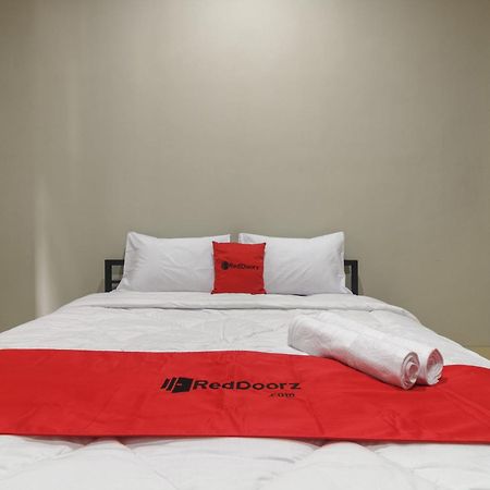 Reddoorz Near Puri Indah Mall Jacarta Exterior foto