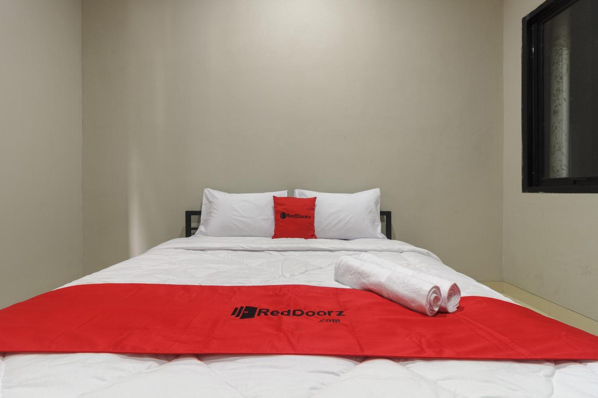 Reddoorz Near Puri Indah Mall Jacarta Exterior foto