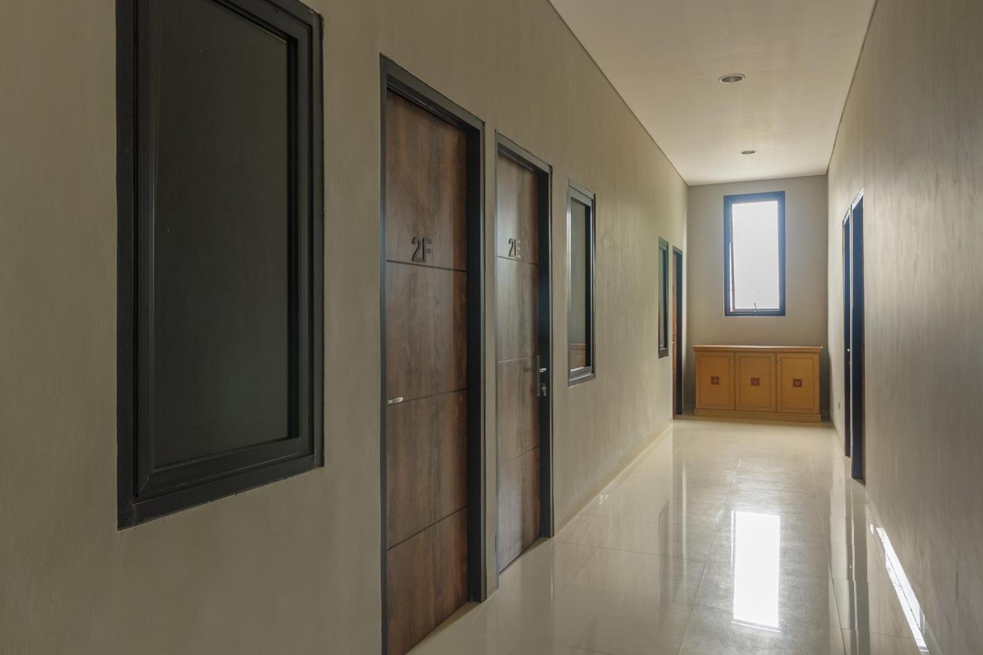 Reddoorz Near Puri Indah Mall Jacarta Exterior foto