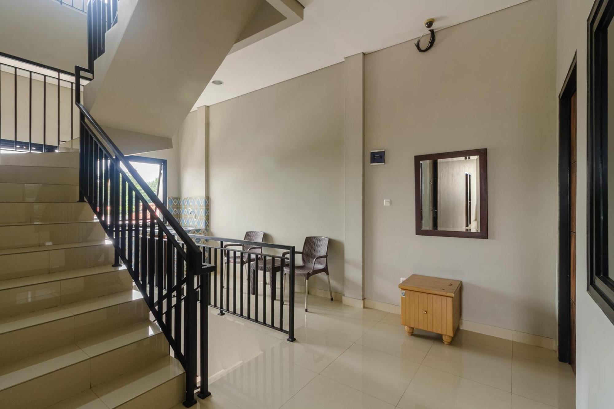 Reddoorz Near Puri Indah Mall Jacarta Exterior foto