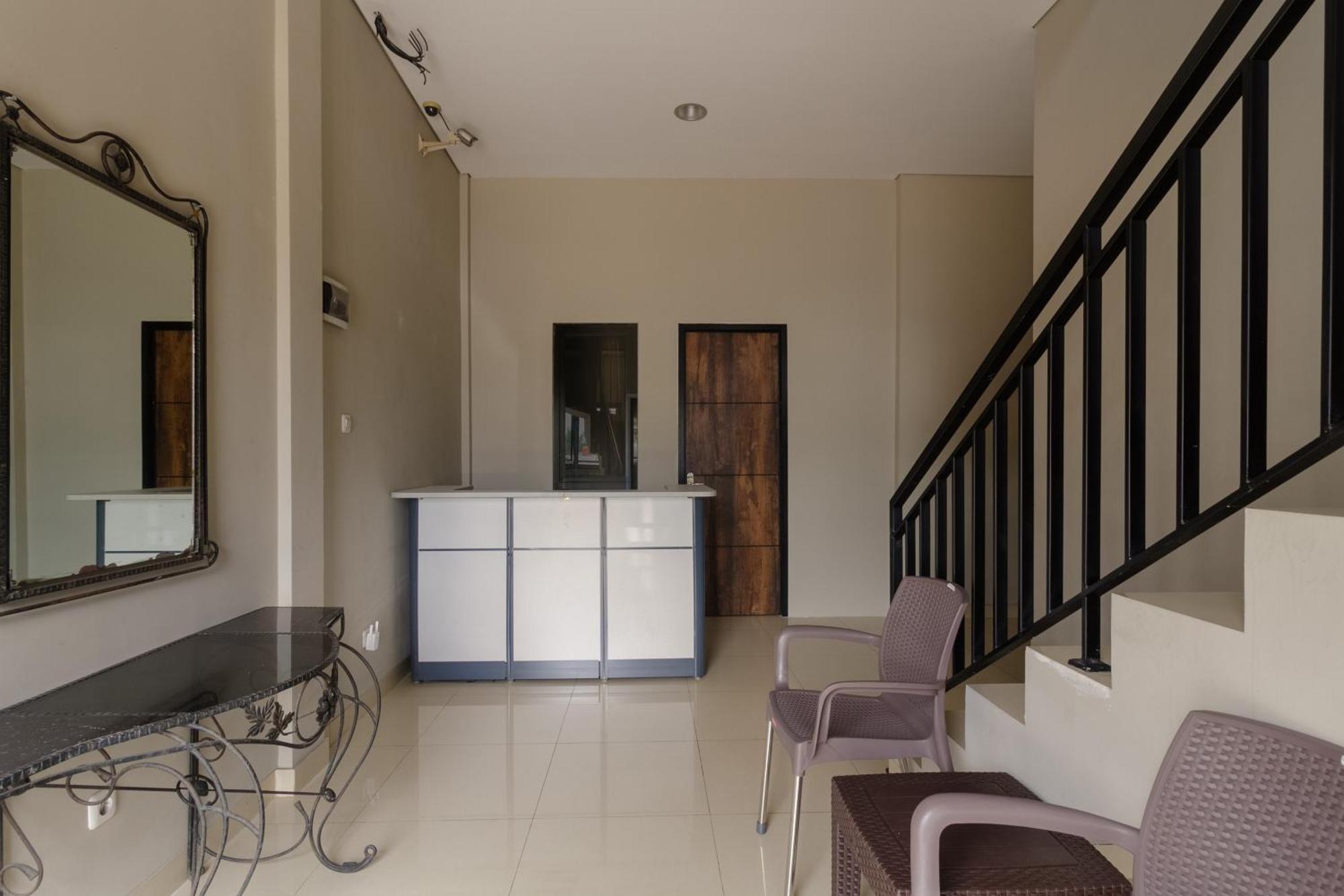 Reddoorz Near Puri Indah Mall Jacarta Exterior foto