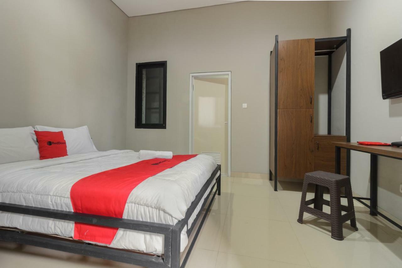 Reddoorz Near Puri Indah Mall Jacarta Exterior foto